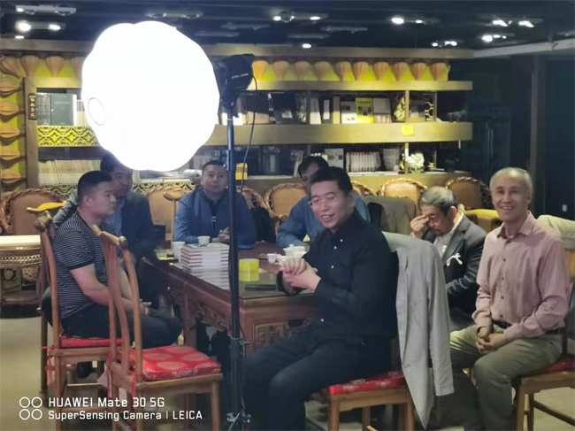 缤纷“五一”节    翰墨“满堂香”