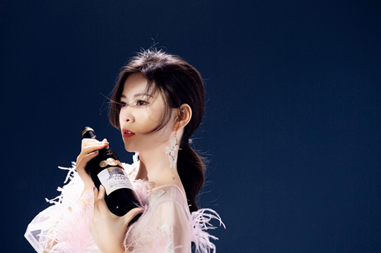 最美外交女主持人刘美希再添新代言 品牌认可度获赞商业价值飙升