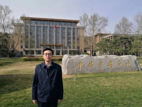 远山：朝阳每天从早上五点照常升起——我的生命三重奏