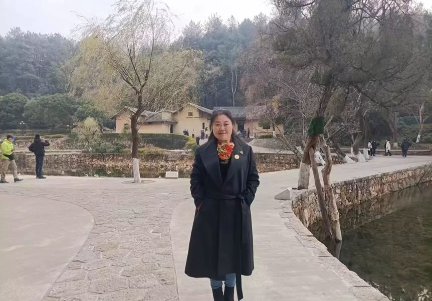 世界华人联合总会姜琳主席前往韶山纪念毛主席诞辰129周年