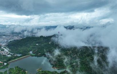 东莞市相关部门弄虚作假，违法违规发放相关证件给观音山公园内的豪华别墅，难道没有利益输送吗？
